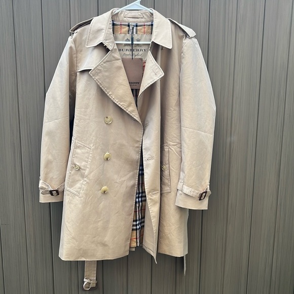 Burberry Short-length Kensington Heritage Trench Coat Men's size 44 in Honey NWT - Picture 3 of 16